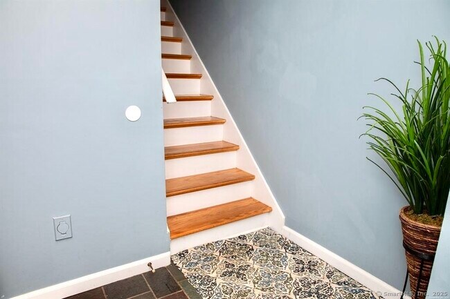 64 Songbird Ln in Farmington, CT - Building Photo - Building Photo