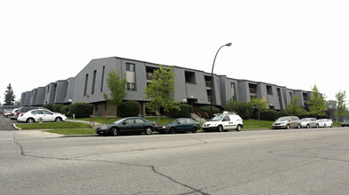 Silver Heights in Calgary, AB - Building Photo - Building Photo