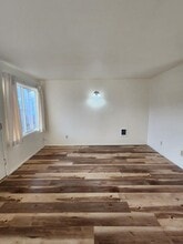 1890 Kalmia St in Sweet Home, OR - Building Photo - Building Photo