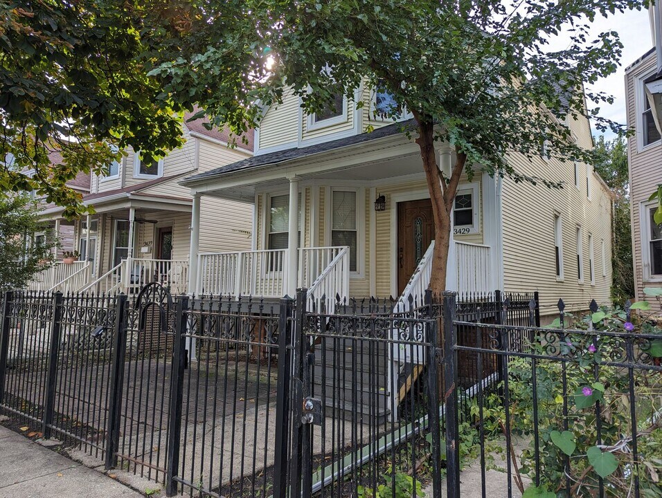3429 W McLean Ave in Chicago, IL - Building Photo