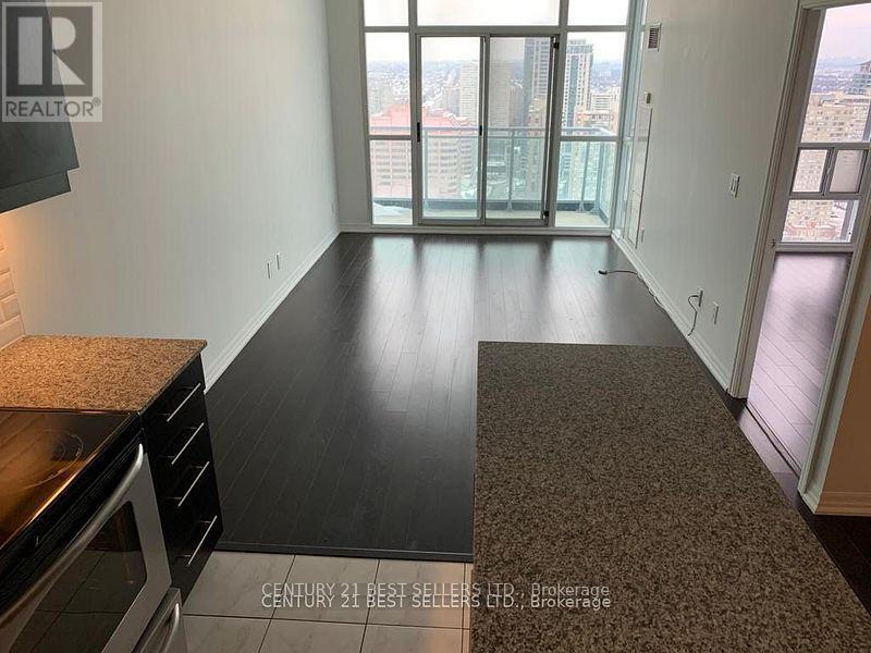 223-2223 Webb Dr in Mississauga, ON - Building Photo