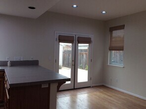 305 Village Cir in Santa Cruz, CA - Building Photo - Building Photo