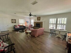 1002 W 3rd St in Clifton, TX - Building Photo - Building Photo