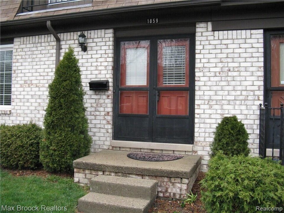 1859 Wickham St in Royal Oak, MI - Building Photo