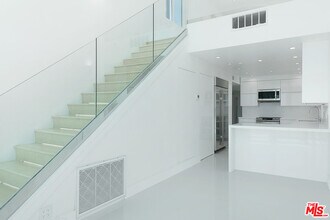 2419 Ocean Front Walk in Los Angeles, CA - Building Photo - Building Photo