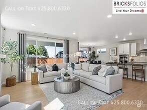 3836 McCormick Vlg Dr in Bremerton, WA - Building Photo - Building Photo