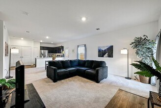 108 Standing Rock Ln in Marble Falls, TX - Building Photo - Building Photo