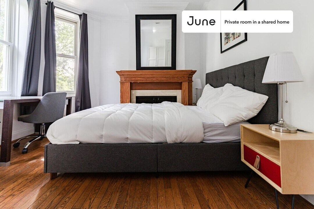 Private bedroom in 3 bed/1 bath Home in Washington, DC - Building Photo