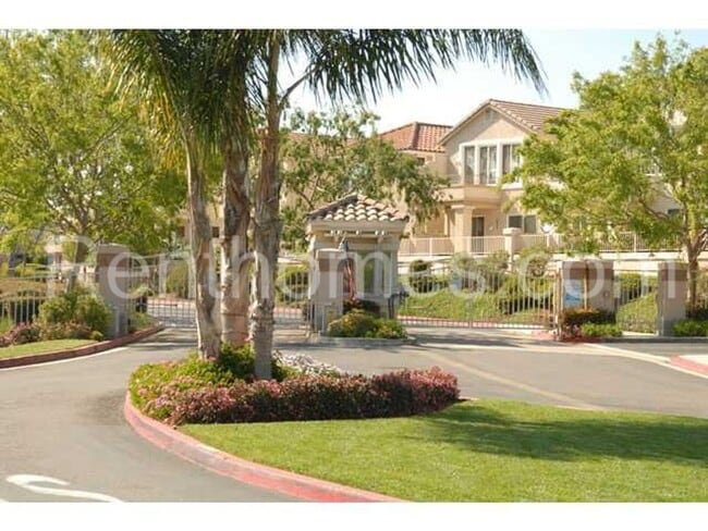 18701 Caminito Pasadero in San Diego, CA - Building Photo - Building Photo