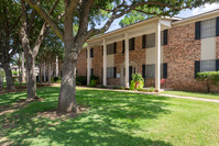 COLONIAL PLAZA APARTMENTS in Shreveport, LA - Foto de edificio - Building Photo