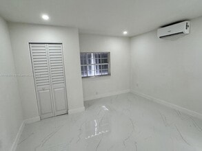 9815 SW 21st St, Unit 1 in Miami, FL - Building Photo - Building Photo