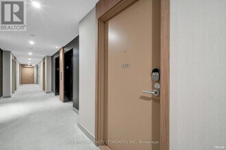 1 Quarrington Ln in North York, ON - Building Photo - Building Photo