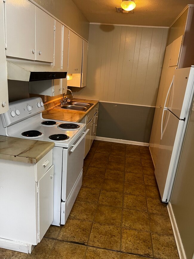 property at 608 W Alice Ave