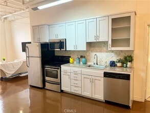 312 W 5th St, Unit 701 in Los Angeles, CA - Building Photo - Building Photo