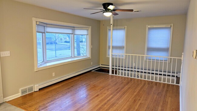 5354 N Lydell Ave in Whitefish Bay, WI - Building Photo - Building Photo