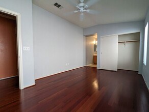 72 Belle Soleil Ave in Las Vegas, NV - Building Photo - Building Photo
