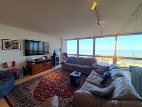 2400 N Lakeview Ave in Chicago, IL - Building Photo - Building Photo