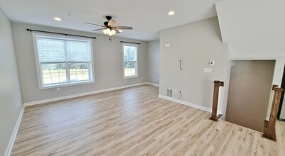 206 Overlook Dr. in Hanover, PA - Building Photo - Building Photo