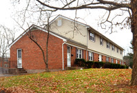 Maplewood Apartments in Manchester, CT - Foto de edificio - Building Photo