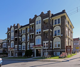 Balsam Apartments in Hamilton, ON - Building Photo - Building Photo