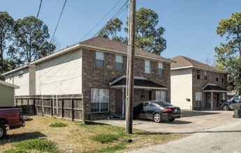 727 9th St in Nederland, TX - Building Photo - Building Photo