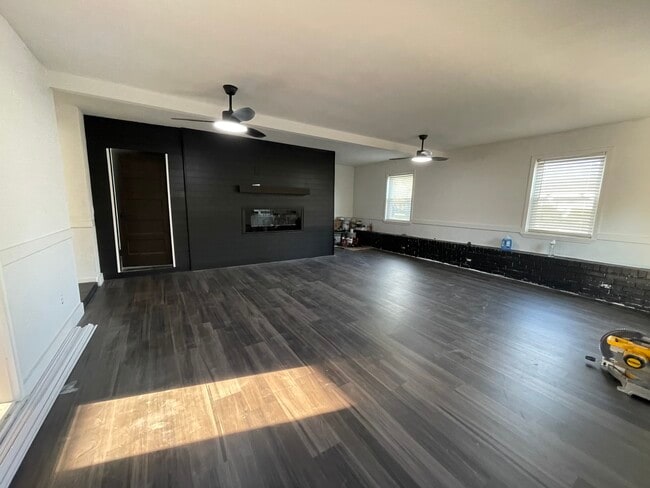 910 Clearmont Dr