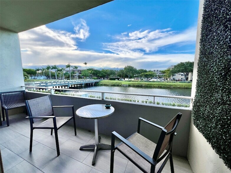 7787 SW 86th St, Unit E205 in Miami, FL - Building Photo