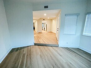 204 18th St in Huntington Beach, CA - Building Photo - Building Photo