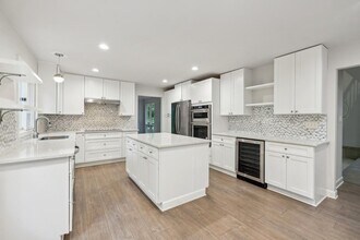 110 Westchester Way in Alpharetta, GA - Building Photo - Building Photo
