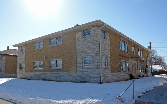 7115 W Appleton Ave in Milwaukee, WI - Building Photo - Building Photo