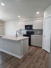 4890 N Elmstone Ave in Meridian, ID - Building Photo - Building Photo