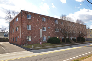 910 Fox Chase Rd Apartments