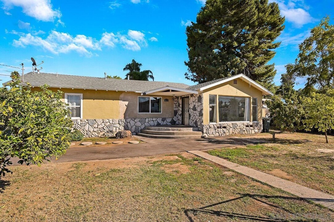 2615 Bancroft Dr-Unit -2615 Bancroft Drive in Spring Valley, CA - Building Photo