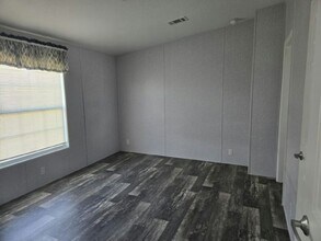 6515 15th St E in Sarasota, FL - Foto de edificio - Building Photo