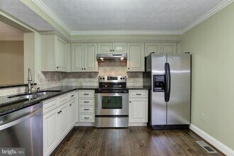 7118 Eden Brook Dr in Columbia, MD - Building Photo - Building Photo