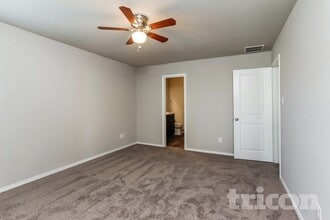 1932 Bluethroat in New Braunfels, TX - Foto de edificio - Building Photo