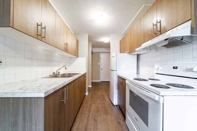 3312 105 Av NW in Edmonton, AB - Building Photo - Building Photo