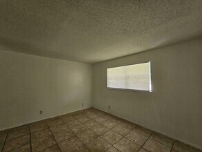 7925 Fairview Dr in Tamarac, FL - Building Photo - Building Photo