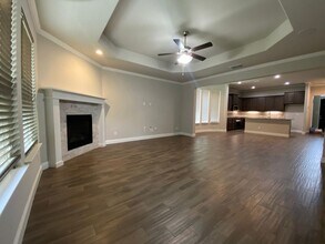 8110 Loretta Day Dr in Arlington, TX - Foto de edificio - Building Photo