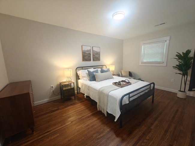 920 Friendly Pl in Charlotte, NC - Foto de edificio - Building Photo