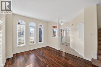 461 Hwy 8 in Hamilton, ON - Building Photo - Building Photo