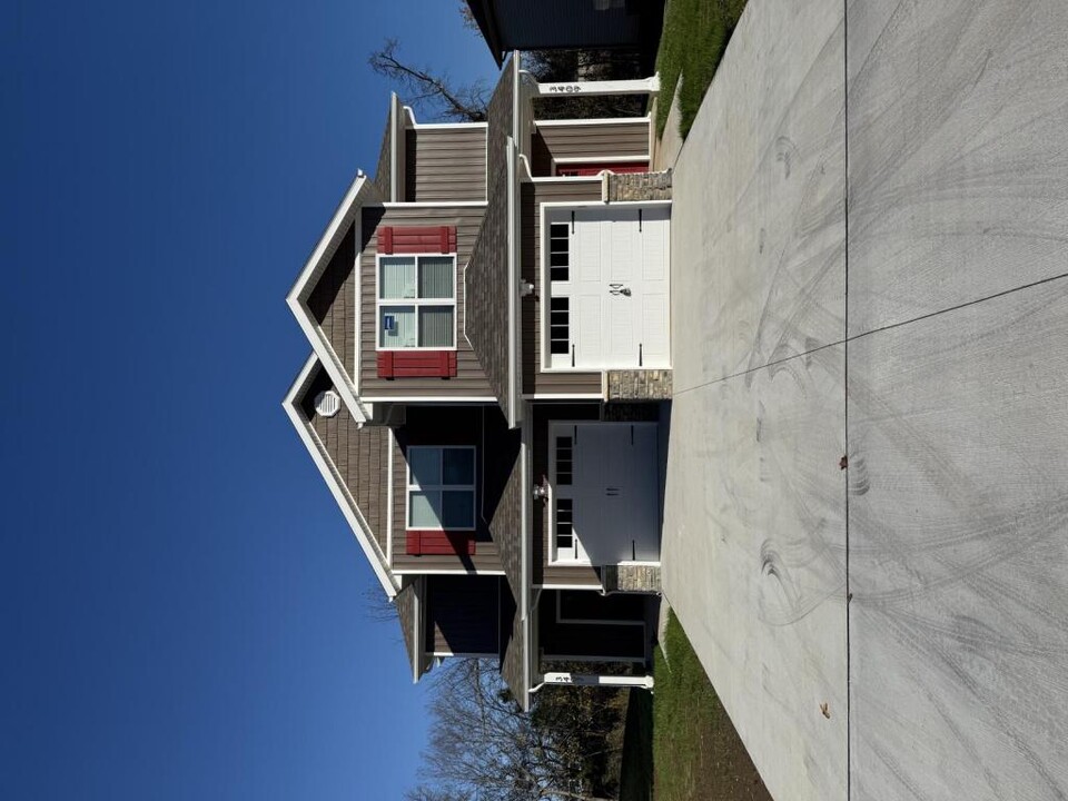 3401 S Kenser Ct in Joplin, MO - Building Photo