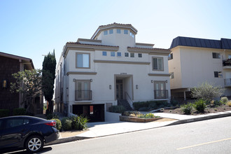 10944 Rose Ave in Los Angeles, CA - Building Photo - Primary Photo