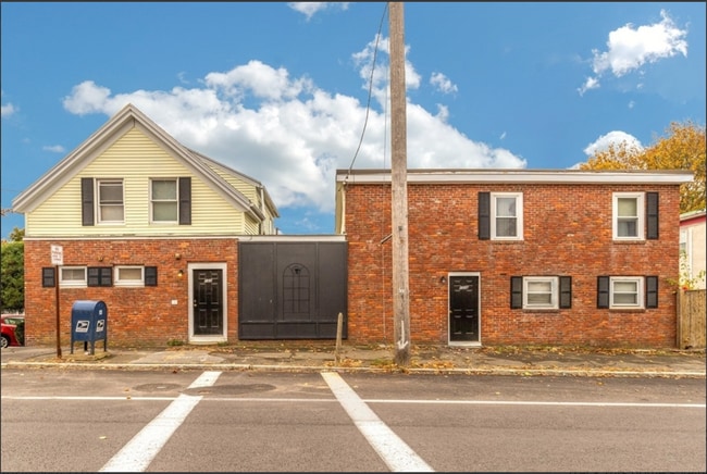 122 Bridge St, Unit #3 in Beverly, MA - Foto de edificio - Building Photo
