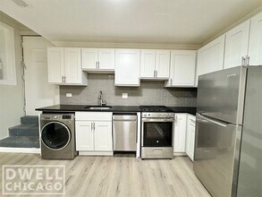 730 W Roscoe St, Unit S in Chicago, IL - Building Photo - Building Photo