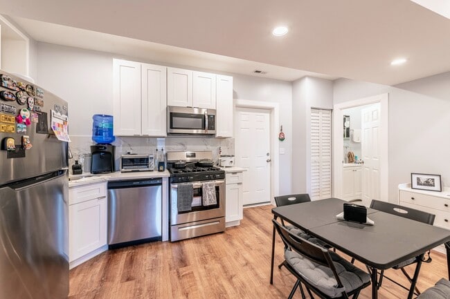 7331 N Honore St, Unit GA in Chicago, IL - Building Photo - Building Photo