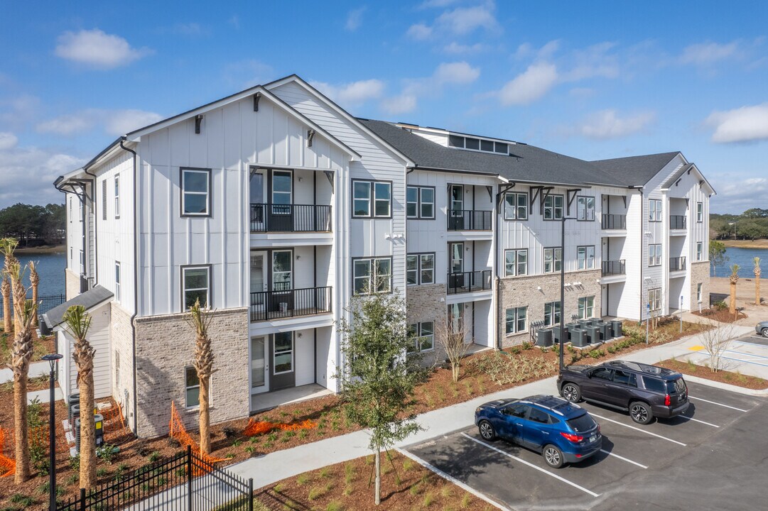 The Clarke at Kendall Town Apartments in Jacksonville, FL - Foto de edificio