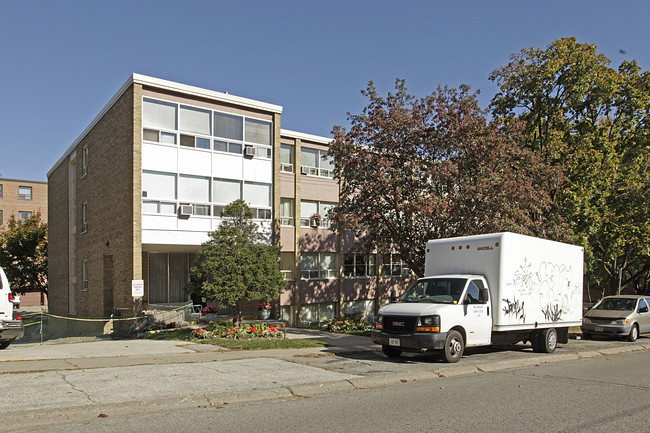 8 Kinsdale Ln in Toronto, ON - Building Photo - Primary Photo