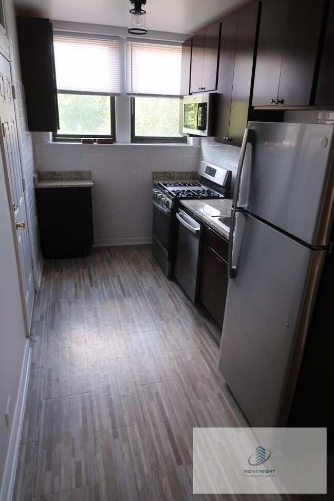 property at 6364 N Hermitage Ave