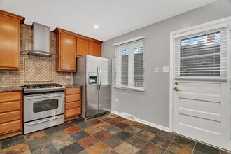 13 S Waiola Ave in La Grange, IL - Building Photo - Building Photo